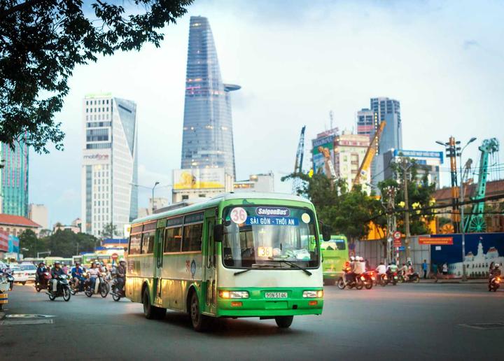 Phương Oanh diện set đồ 50 - Cảm hứng video marketing từ Hotspot Matrix